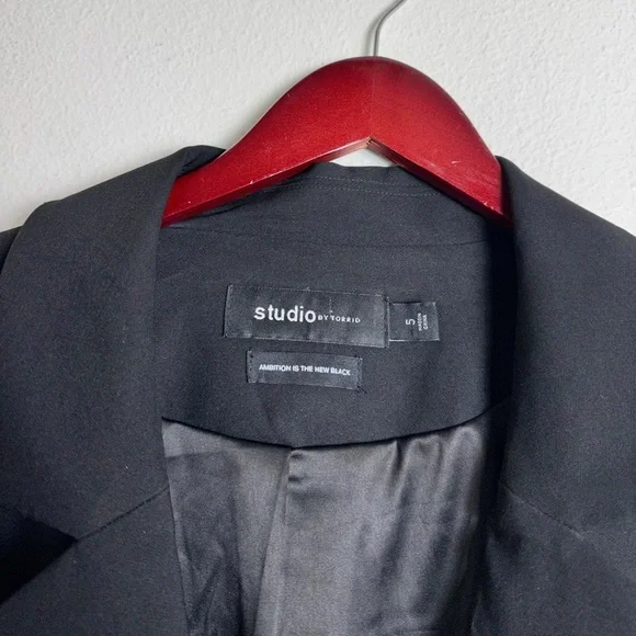Torrid black Studio Refined Crepe Cropped Blazer jacket 5x - Picture 4 of 7